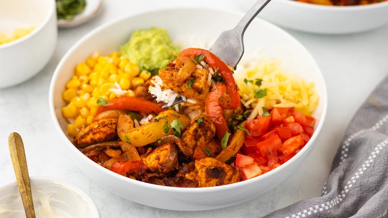 easy chicken fajita bowl recipe